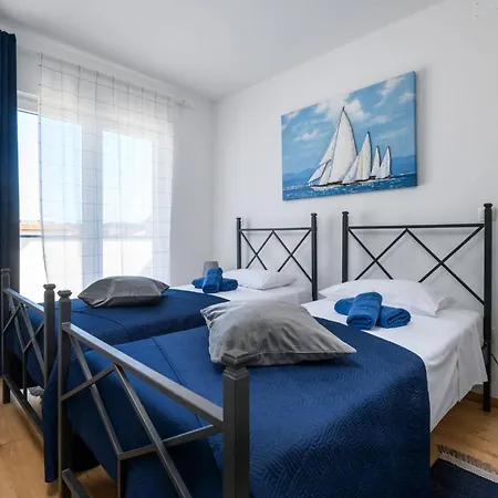 Dora 3 In Kastanjer By Interhome * Pola