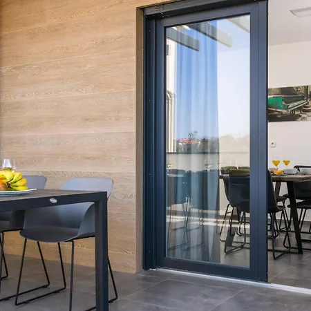 Dora 3 In Kastanjer By Interhome * Pula