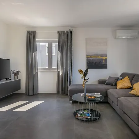 Apartment Dora 3 In Kastanjer By Interhome Pula