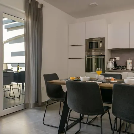 Dora 3 In Kastanjer By Interhome *