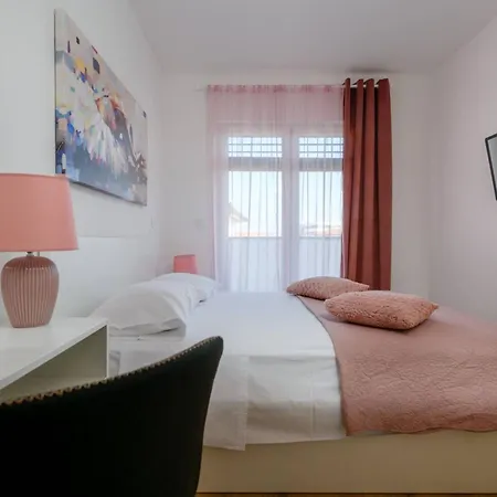Dora 3 In Kastanjer By Interhome *