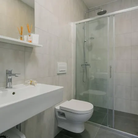 Dora 3 In Kastanjer By Interhome Pola