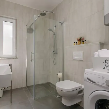 Dora 3 In Kastanjer By Interhome * Pola