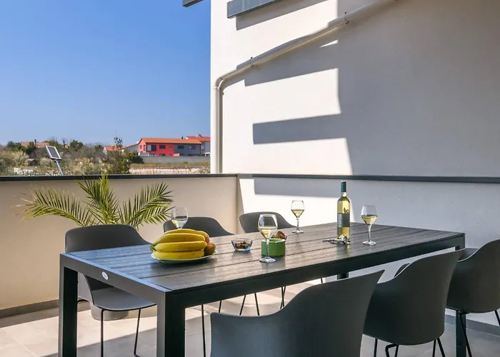 Dora 3 In Kastanjer By Interhome Apartment