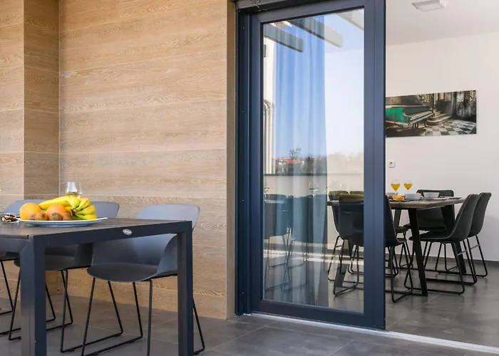 Dora 3 In Kastanjer By Interhome * Pula