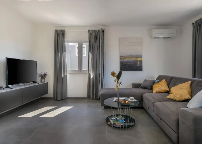 Appartement Dora 3 In Kastanjer By Interhome Pula