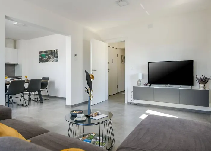 Appartement Dora 3 In Kastanjer By Interhome *