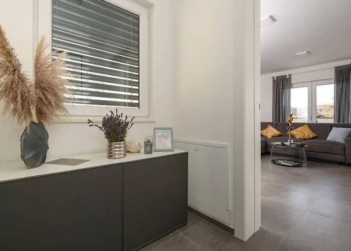 Dora 3 In Kastanjer By Interhome Appartement