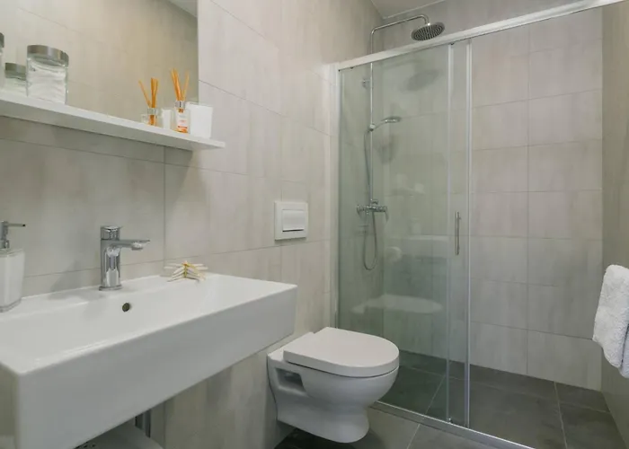 Dora 3 In Kastanjer By Interhome Pula